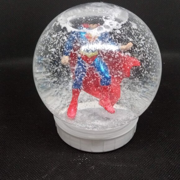 Handmade DC Comics Superman Snow Globe - Picture 2 of 2